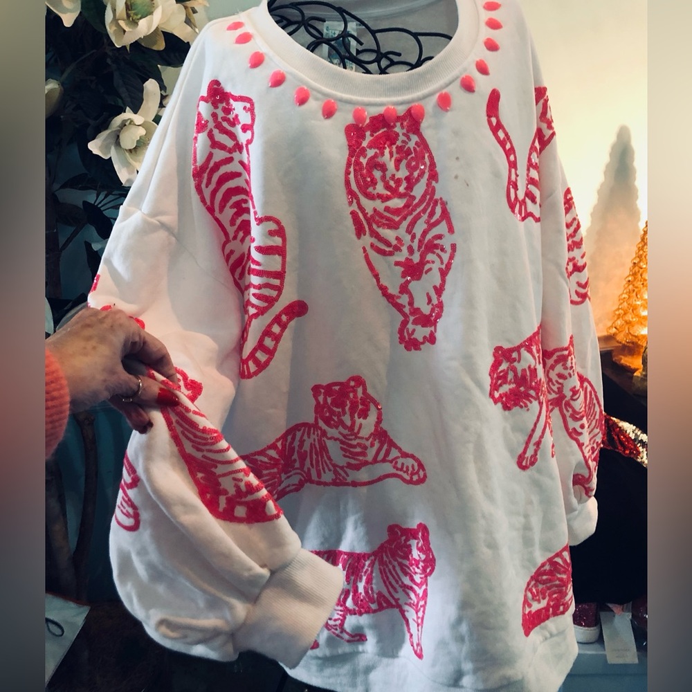 Queen of Sparkles 💖 Pink, sequined tigers 🐅 Sweatshirt